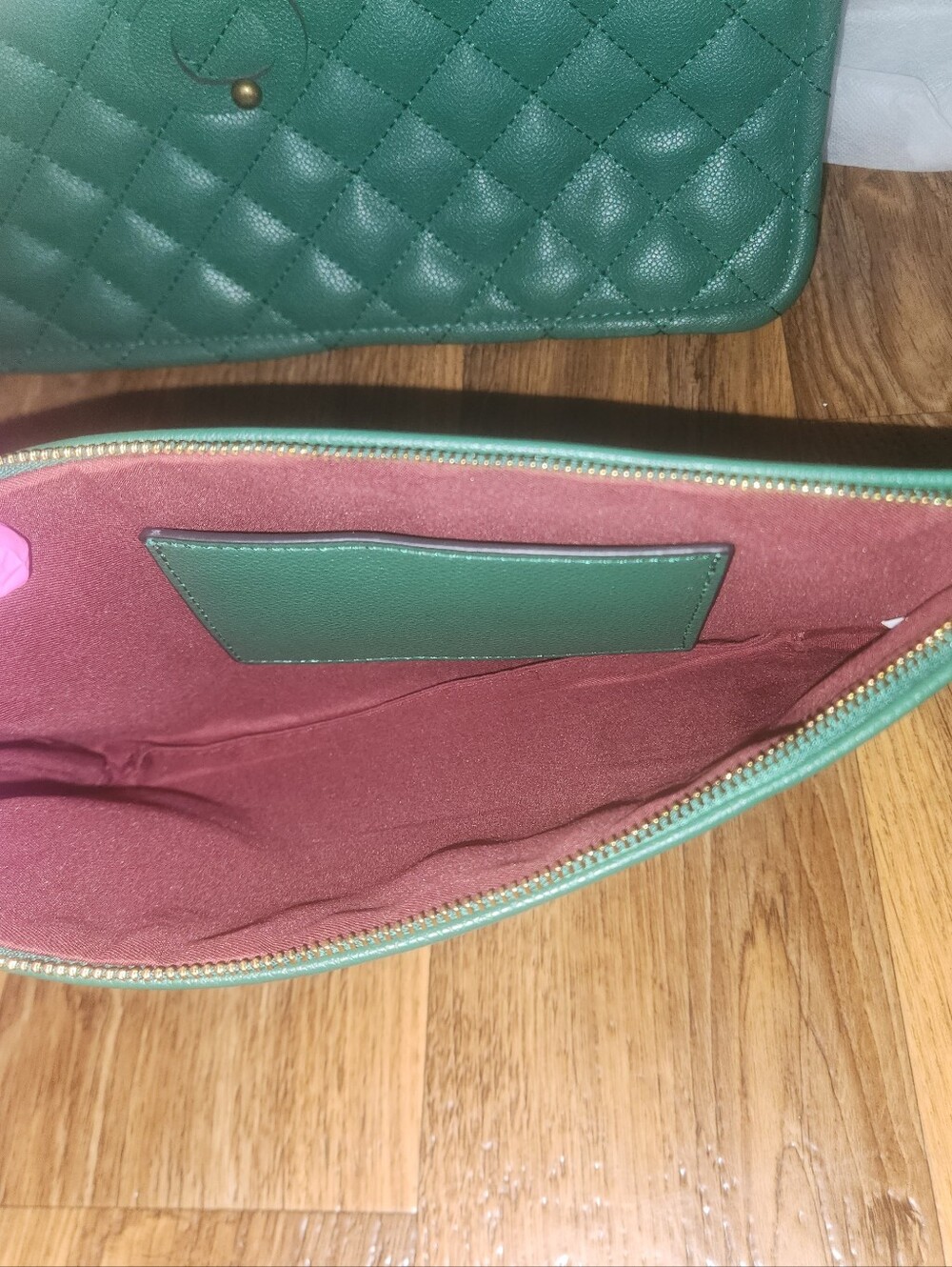 HUNTER GREEN QUILTED TOTE FASHION BUNDLE 💥FREE GWP, READ BELOW💥 - Picture 7 of 16